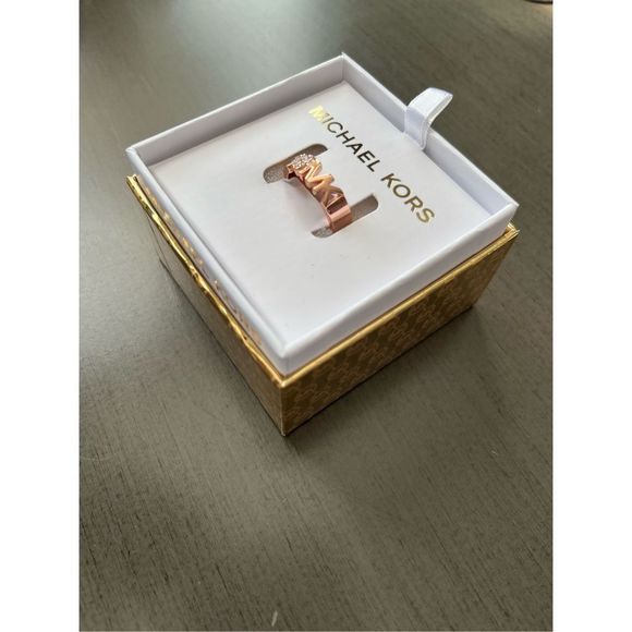 Michael Kors Ring Size 6 New in Box - Picture 3 of 3